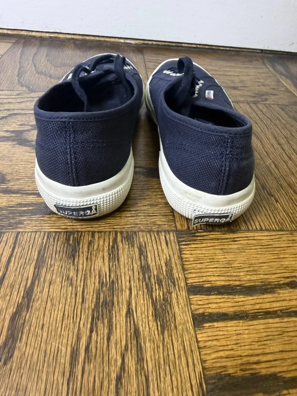 Superga womens S000010 Sneaker White Navy Size 39 US Size 8.5
